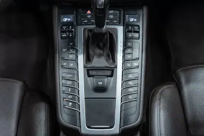 Porsche Macan 2016 - 49950 EUR, 131000 km - AUTO.MOTO.pt - 131000km - foto 19 de 53