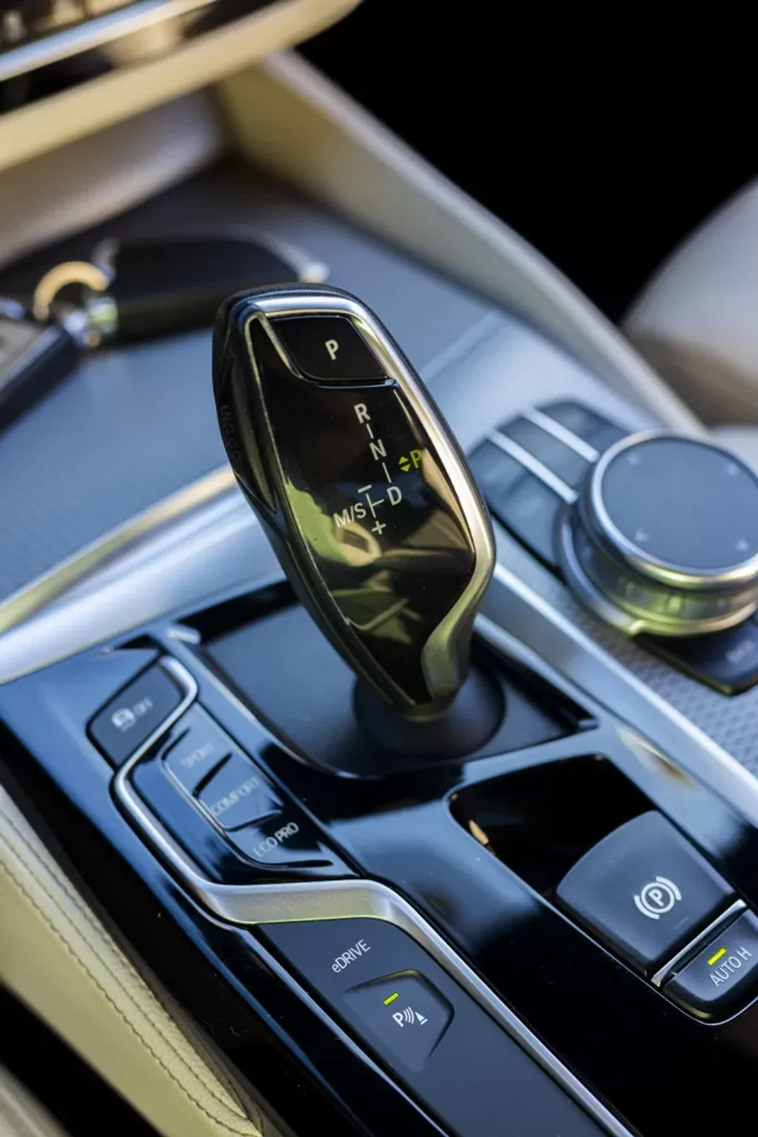 BMW 530e 2019 - 26850 EUR, 181810 km - AUTO.MOTO.pt - 181810km - foto 19 de 47