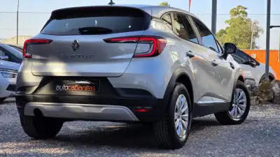 Renault Captur 2020 - 16000 EUR, 75000 km - AUTO.MOTO.pt - 75000km - foto 3 de 21