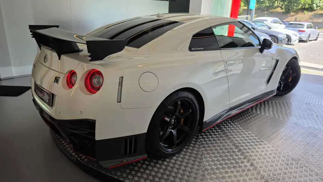 Nissan GT-R 2017 - 300000 EUR, 30685 km - 30685km - foto 23 de 69