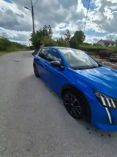 Peugeot 208 2021 - 14250 EUR, 119000 km - AUTO.MOTO.pt - 119000km - foto 4 de 15