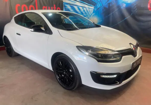 Renault Mégane Coupe 2014 - 9750 EUR, 182000 km - AUTO.MOTO.pt - 182000km - foto 8 de 44