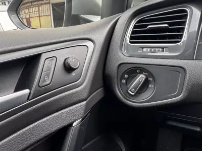 Volkswagen Golf Variant 2017 - 12900 EUR, 151000 km - AUTO.MOTO.pt - 151000km - foto 15 de 25