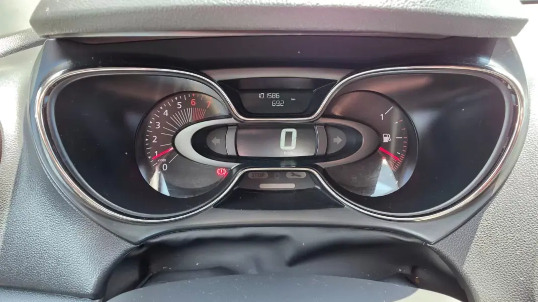 Renault Captur 2017 - 12990 EUR, 101000 km - AUTO.MOTO.pt - 101000km - foto 13 de 19