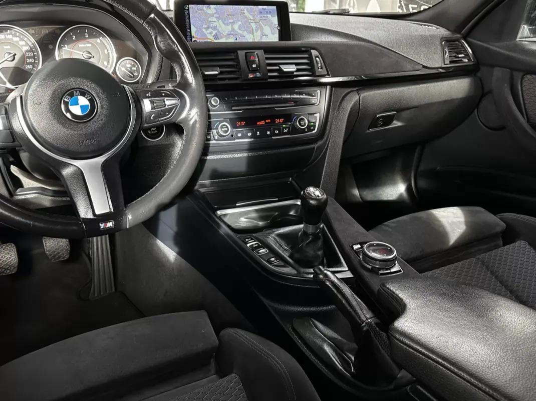 BMW 318 2014 - 18750 EUR, 237000 km - AUTO.MOTO.pt - 237000km - foto 35 de 40