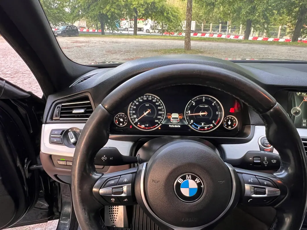 BMW 520 2012 - 16500 EUR, 284000 km - AUTO.MOTO.pt - 284000km - foto 8 de 15