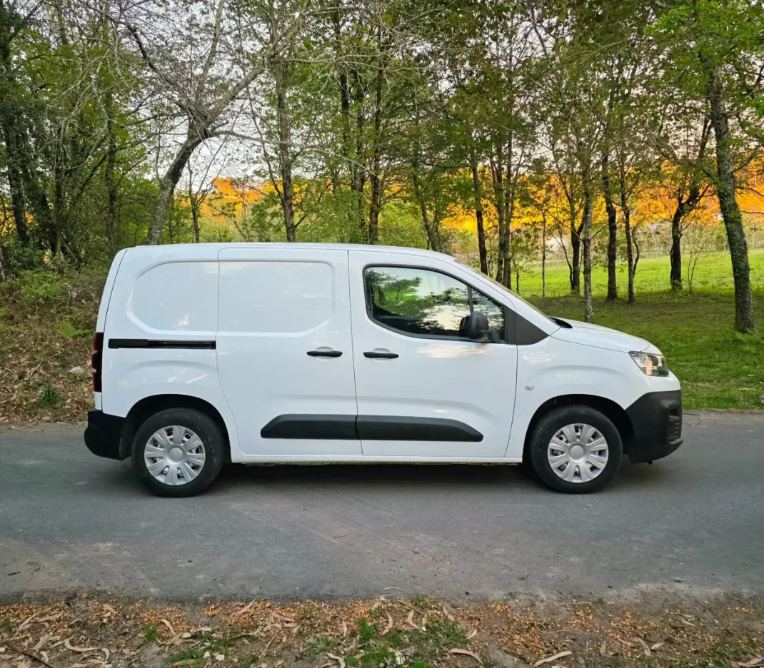 Citroën Berlingo 2020 - 11990 EUR, 152000 km - AUTO.MOTO.pt - 152000km - foto 4 de 30