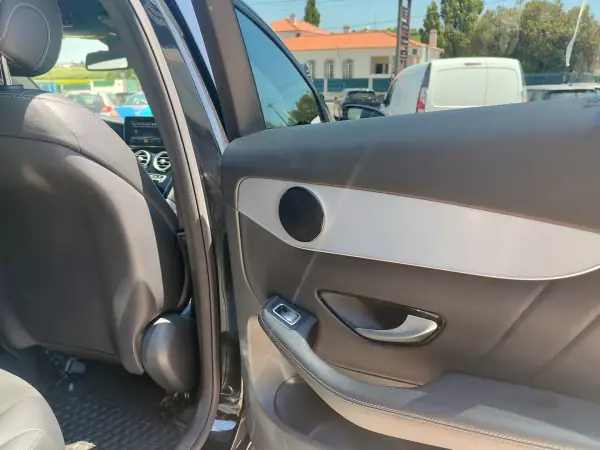 Mercedes-Benz GLC 250 2018 - 43900 EUR, 83000 km - AUTO.MOTO.pt - 83000km - foto 18 de 29