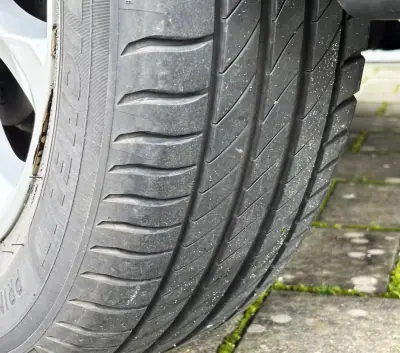 Mazda 2 2015 - 11500 EUR, 75000 km - AUTO.MOTO.pt - 75000km - foto 4 de 33