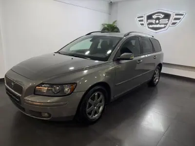 Volvo V50 2006 — photo 2 of 11