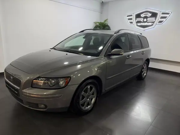Volvo V50 2006 — photo 2 of 11