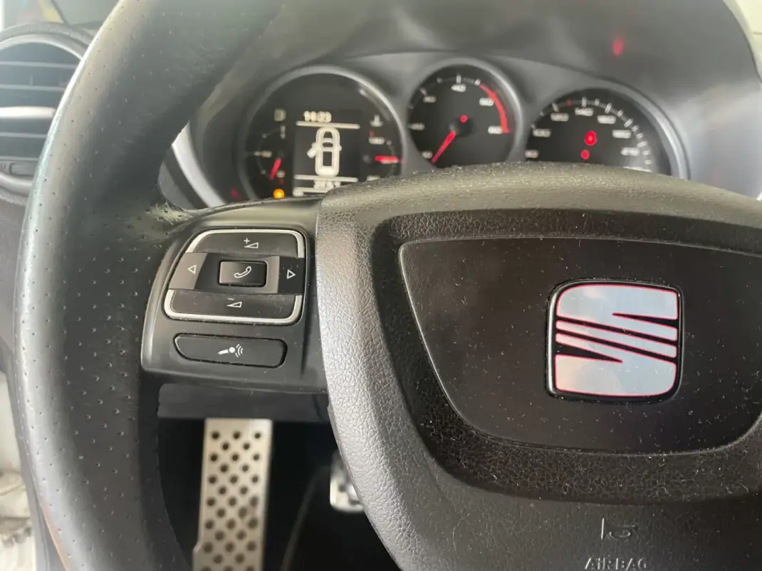 SEAT Leon 2012 - 12900 EUR, 163105 km - AUTO.MOTO.pt - 163105km - foto 17 de 27