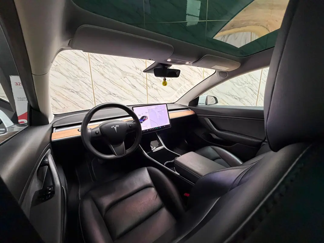 Tesla Model 3 2020 - 27900 EUR, 95000 km - 95000km - foto 8 de 11