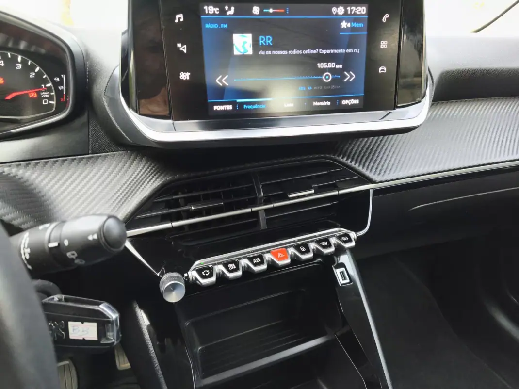 Peugeot 208 2023 - 17900 EUR, 91000 km - AUTO.MOTO.pt - 91000km - foto 11 de 11