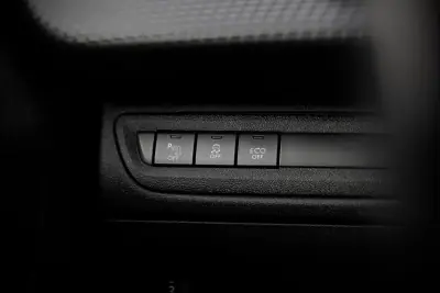 Peugeot 2008 2017 - 12900 EUR, 100000 km - AUTO.MOTO.pt - 100000km - foto 24 de 27