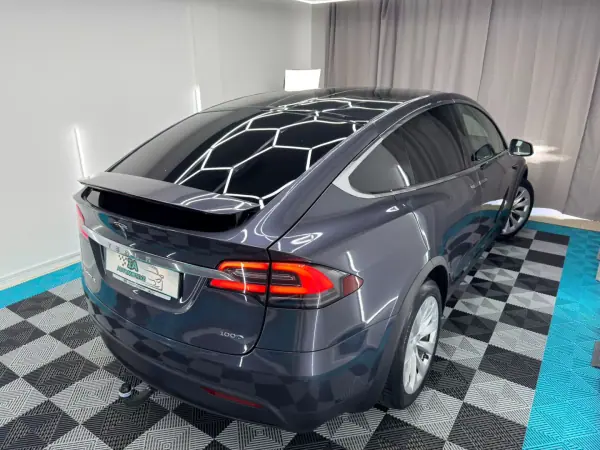Tesla Model X 2018 - 27000 EUR, 199000 km - AUTO.MOTO.pt - 199000km - foto 8 de 24