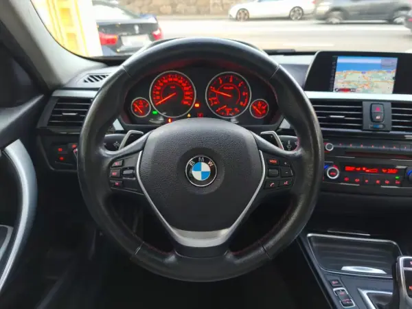 BMW 320 2012 - 13900 EUR, 320000 km - AUTO.MOTO.pt - 320000km - foto 36 de 37