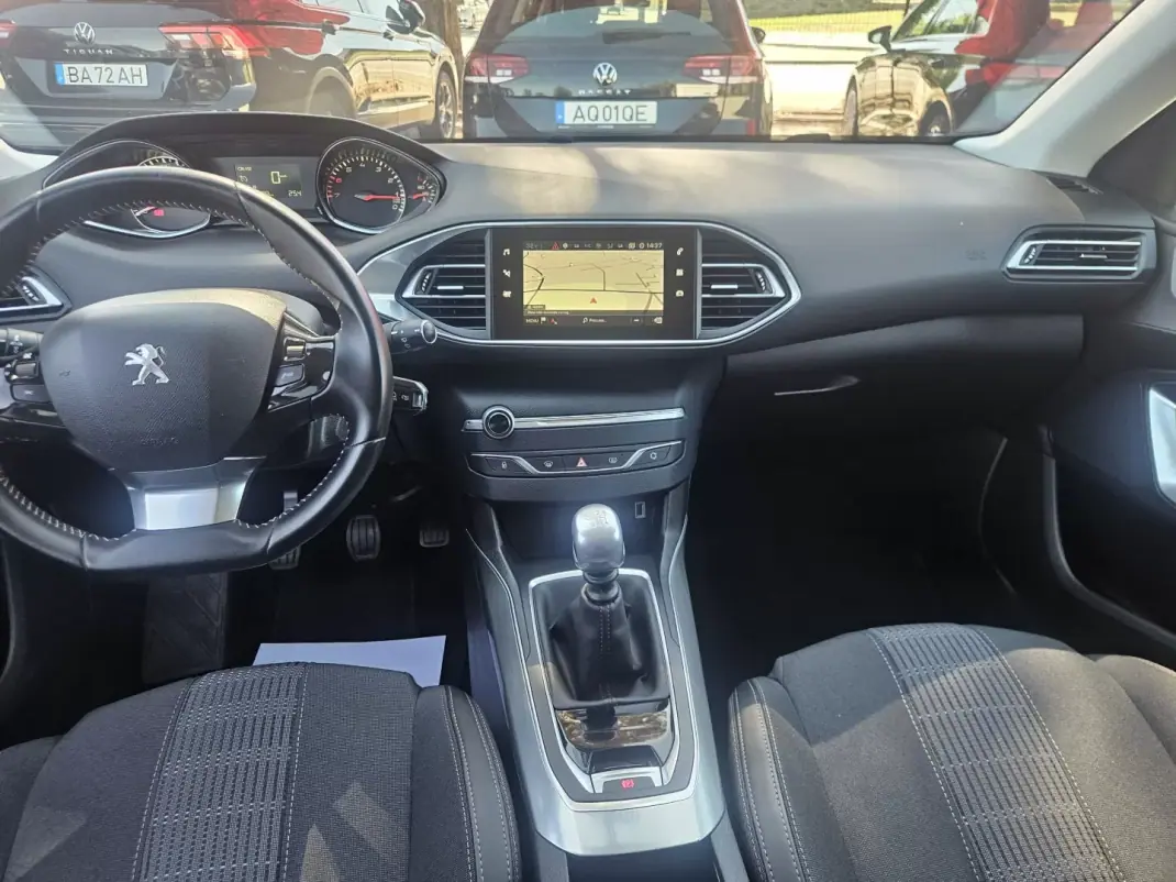 Peugeot 308 2018 - 13200 EUR, 61900 km - 61900km - foto 14 de 37