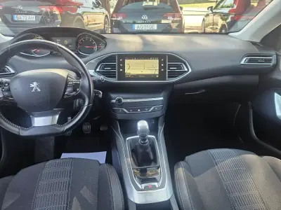 Peugeot 308 2018 - 13200 EUR, 61900 km - 61900km - foto 14 de 37
