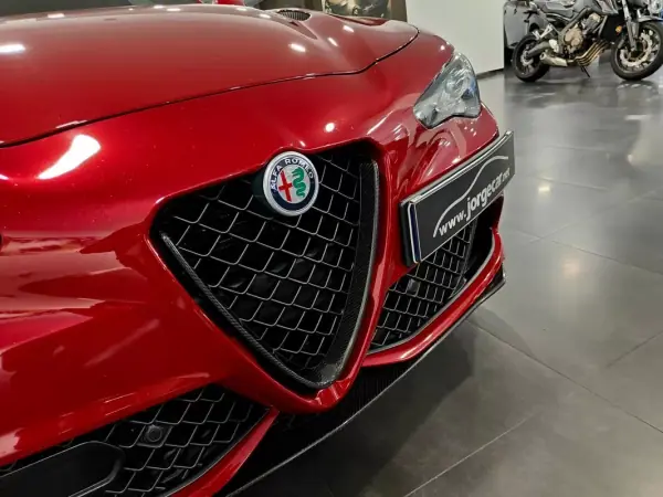 Alfa Romeo Giulia 2018 - 62500 EUR, 53000 km - AUTO.MOTO.pt - 53000km - foto 8 de 60