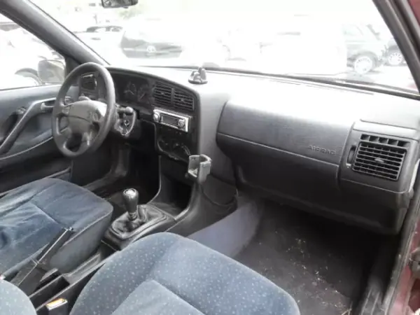 Volkswagen Passat 1994 - 2250 EUR, 333645 km - AUTO.MOTO.pt - 333645km - foto 12 de 13