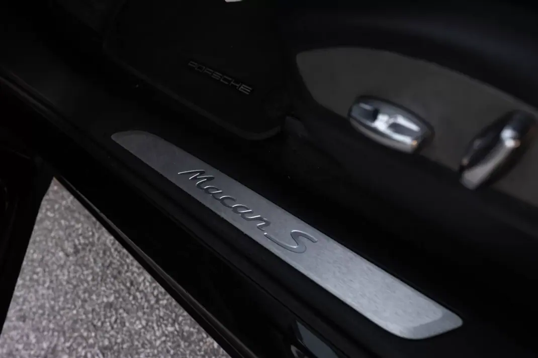 Porsche Macan 2014 - 35600 EUR, 199000 km - AUTO.MOTO.pt - 199000km - foto 31 de 47