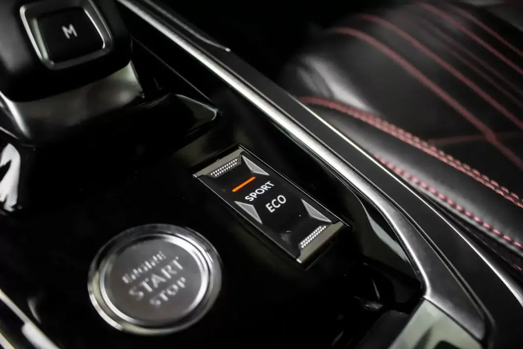 Peugeot 308 2020 - 17990 EUR, 142466 km - AUTO.MOTO.pt - 142466km - foto 23 de 45