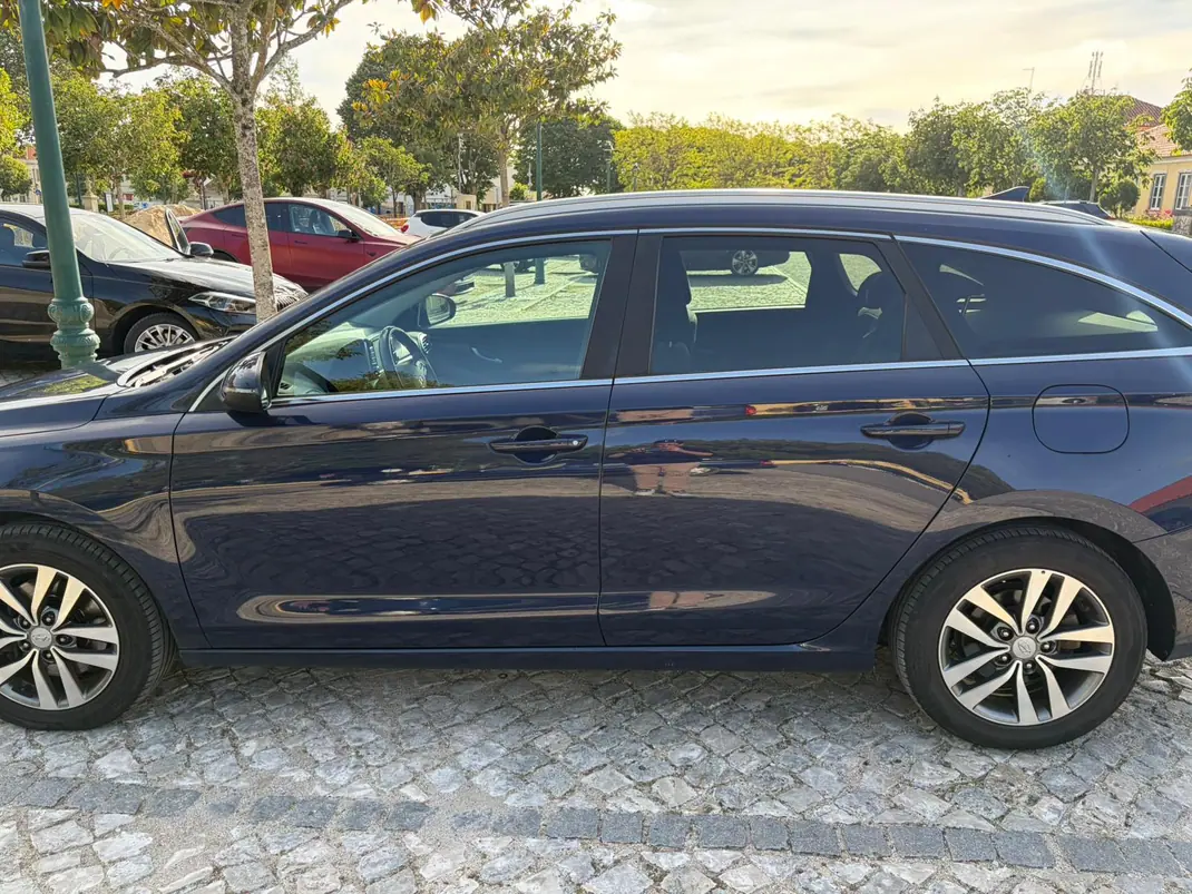 Hyundai i30 CW 2020 - 10900 EUR, 159000 km - AUTO.MOTO.pt - 159000km - foto 2 de 13