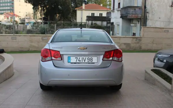 Chevrolet Cruze 2010 - 7450 EUR, 120000 km - AUTO.MOTO.pt - 120000km - foto 18 de 20