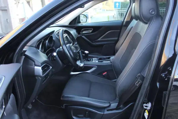 Jaguar F-Pace 2016 - 25900 EUR, 176000 km - AUTO.MOTO.pt - 176000km - foto 10 de 25