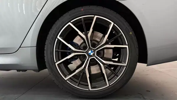 BMW 530e 2022 - 28990 EUR, 181352 km - AUTO.MOTO.pt - 181352km - foto 33 de 33