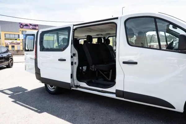 Renault Trafic 2016 - 21900 EUR, 152992 km - AUTO.MOTO.pt - 152992km - foto 7 de 16