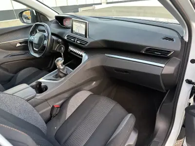 Peugeot 3008 2019 - 13900 EUR, 190000 km - AUTO.MOTO.pt - 190000km - foto 33 de 59