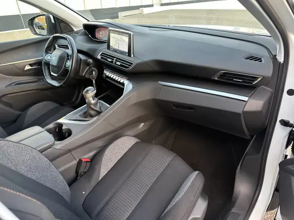 Peugeot 3008 2019 - 13900 EUR, 190000 km - AUTO.MOTO.pt - 190000km - foto 33 de 59