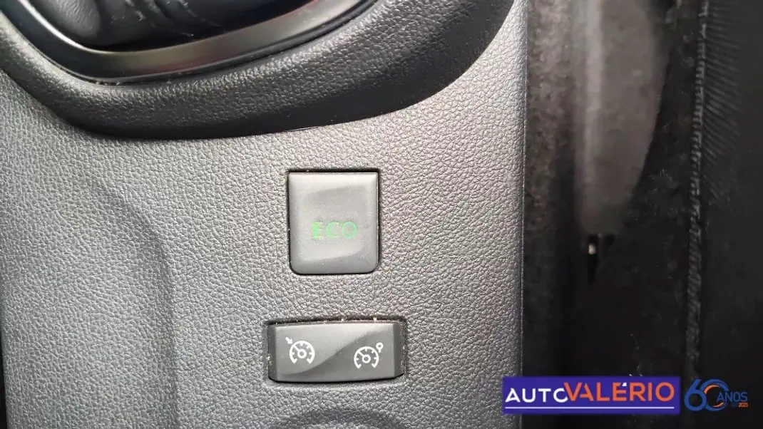 Renault Captur 2019 - 18950 EUR, 35775 km - AUTO.MOTO.pt - 35775km - foto 24 de 34