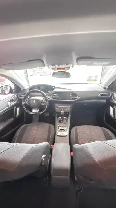 Peugeot 308 SW 2019 - 12900 EUR, 151000 km - AUTO.MOTO.pt - 151000km - foto 9 de 10