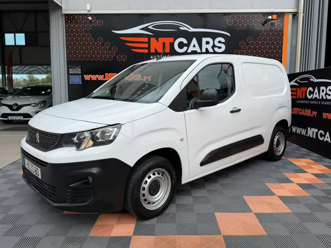 Peugeot PARTNER 1.6 BLUEHDI 100 CVM5 STANDARD ASPHALT 3 LUGARES 2020 - 12900 EUR, 151831 km - AUTO.MOTO.pt - 151831km - foto 1 de 15
