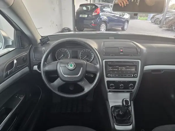 Skoda Octavia 2012 - 9350 EUR, 284108 km - AUTO.MOTO.pt - 284108km - foto 24 de 26