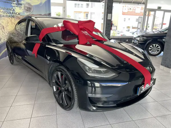 Tesla Model 3 2020 - 29800 EUR, 96238 km - AUTO.MOTO.pt - 96238km - foto 2 de 19