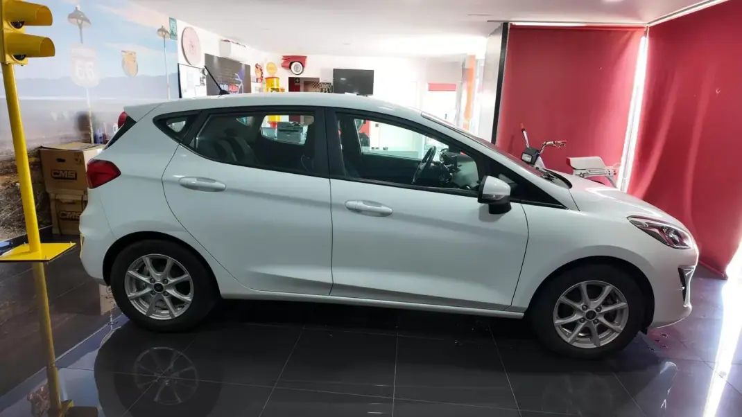 Ford Fiesta 2018 - 13500 EUR, 60152 km - AUTO.MOTO.pt - 60152km - foto 7 de 22