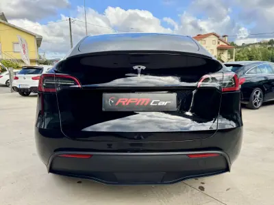 Tesla Model Y 2024 - 37999 EUR, 35000 km - AUTO.MOTO.pt - 35000km - foto 11 de 22