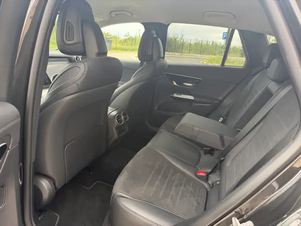 Mercedes-Benz GLC 300 2025 - 65000 EUR, 30000 km - AUTO.MOTO.pt - 30000km - foto 7 de 13