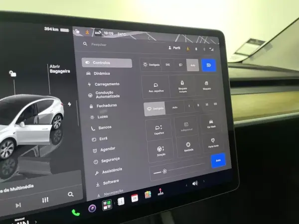 Tesla Model Y 2023 - 35450 EUR, 75000 km - AUTO.MOTO.pt - 75000km - foto 36 de 39