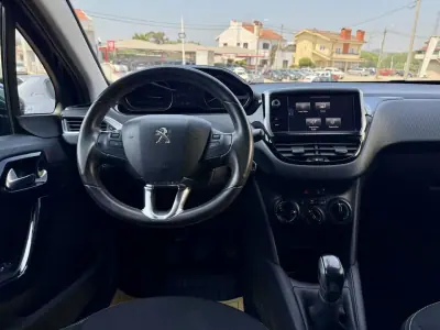Peugeot 208 2017 - 9950 EUR, 71000 km - AUTO.MOTO.pt - 71000km - foto 14 de 24