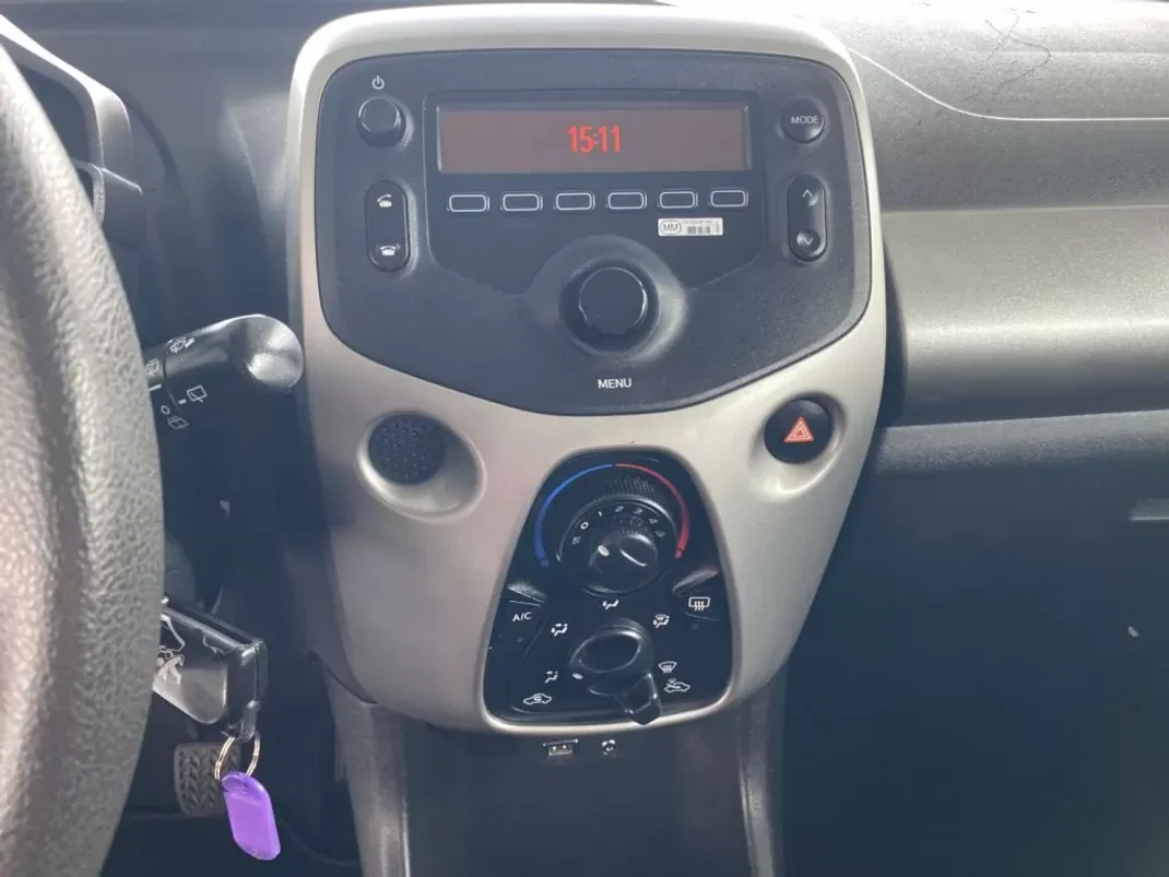 Peugeot 108 2014 - 6990 EUR, 108197 km - AUTO.MOTO.pt - 108197km - foto 9 de 12