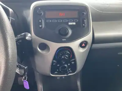 Peugeot 108 2014 - 6990 EUR, 108197 km - AUTO.MOTO.pt - 108197km - foto 9 de 12