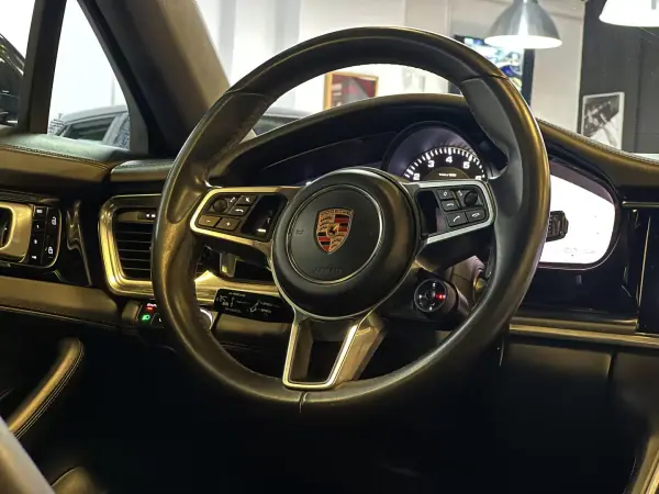 Porsche Panamera Sport Turismo 2020 - 74990 EUR, 120000 km - AUTO.MOTO.pt - 120000km - foto 15 de 56