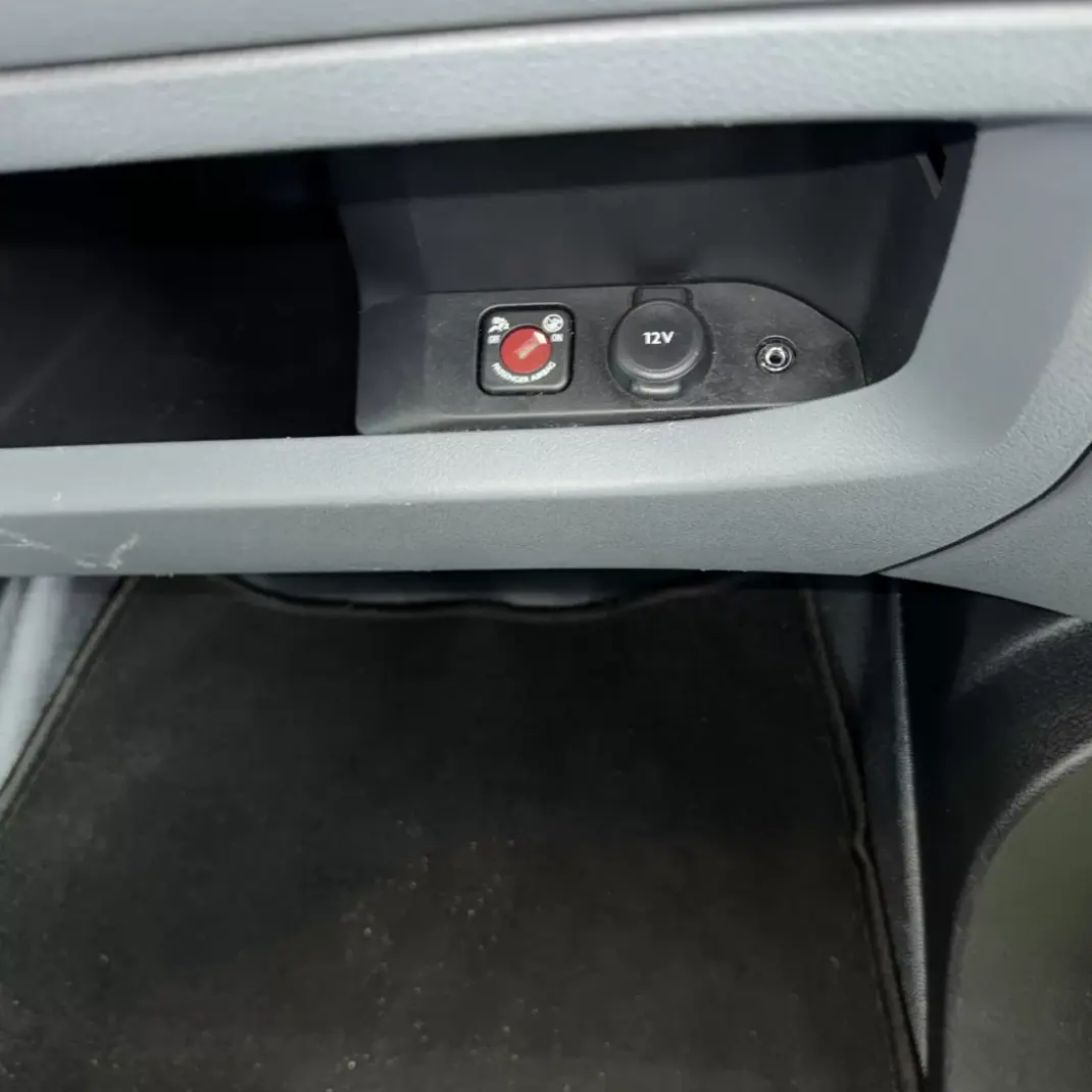 Peugeot Expert 2016 - 12990 EUR, 180000 km - AUTO.MOTO.pt - 180000km - foto 9 de 27