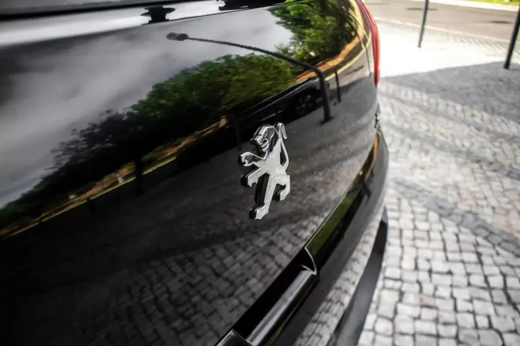 Peugeot 3008 2010 - 7490 EUR, 200623 km - AUTO.MOTO.pt - 200623km - foto 10 de 36