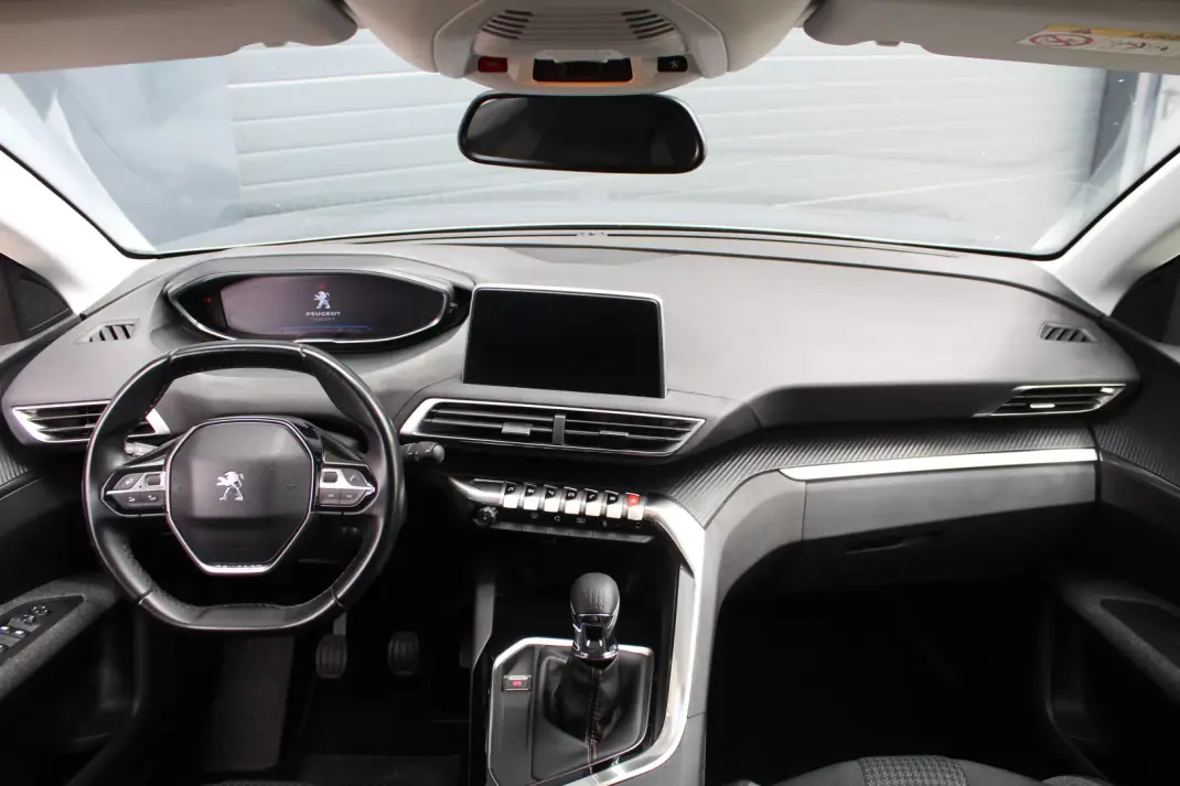 Peugeot 3008 2018 - 18000 EUR, 97000 km - AUTO.MOTO.pt - 97000km - foto 9 de 18